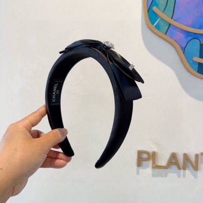 配包装 P60 Chanel 香奈儿 新款小香发箍，氛围感法式复古缎面蝴蝶结头箍、网红爆款推荐 搭配高端材质，时尚百搭。