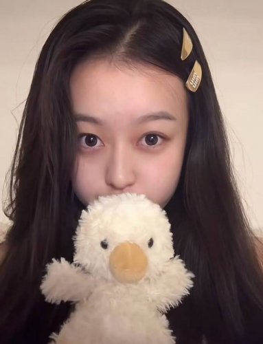 高品质 细节如图 一对价 白色 黑色 粉色三个颜色 Mu彩色珐琅字母套装发夹 江疏影同款超级精致小巧的套装小发夹 两件一套 且分左右 人见人爱 非常甜美 Log