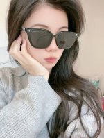 p80 新品Chanel 香奈儿太阳镜以独特魅力和前卫风格诠释春夏最新眼镜，质感超好佩带舒适 型号：Ch0303