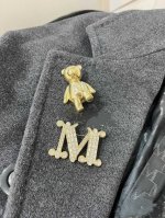 高品质 细节如图 M字胸针 Z 2000，M Xm R 标志性胸针，超级推荐！太美啦！闪闪亮亮，金属覆盖施华洛水晶Bling Bling 的展现无死角的闪耀，超