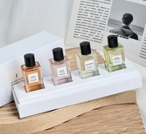 专柜品质 ysl圣罗兰Le Vestiaire高定衣典系列 4支Q版香水礼盒套装 中性香来袭 穿衣如穿香 超越性别Ysl高定衣典系列都说穿衣如穿香 Ysl高定衣