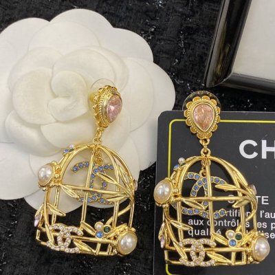 香奈儿耳钉热销款爆上新一致Zp,专柜正品 Chanel22 美艳绝伦鸟笼耳环 如果说Vintag的鸟笼耳环复古经典 如今22K的鸟笼耳环堪比艺术品！利用了大水钻