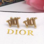 编号Ded0254 d*Or 最新款Dior 光面字母迷你耳钉 一致Zp材质