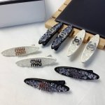 Chanel小香 Chanel发夹 水钻钛钢Logo压夹边夹刘海夹日常精致小单品 气质百搭小仙女必入单品 宝藏款 闭眼入推荐款 一对
