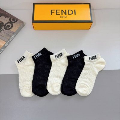 配包装 一盒5双 Fendi 芬迪 经典字母双Ｆ爆款短筒袜子、竹棉面料， 专柜同款 实用好穿 柔软透气，时尚百搭款，大牌出街。