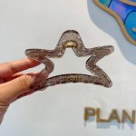 配包装 P60 Chanel 香奈儿 新款手工五角星形网红抓夹，高级感字母简约复古发夹原单货，潮流时尚百搭款！