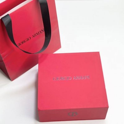 高端品质 阿玛尼唇彩两件套！配礼袋。内含：红管唇釉405#，红标粉底2#。