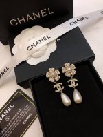 今日新款 香奈儿耳钉新款爆上新一致Zp,专柜正品 chanel 复古椭圆黑宝石耳环耳钉 太阳花小巧可爱 搭配复古的黑宝石椭圆双C吊坠 超级复古又带点可爱 妥妥的
