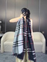 Burberry家经典格！2024年最值得入超值版，老友闭眼入！一条围巾两条的快乐！！！经典格，经典配色，这个不用多说！有货囤就完事了！经典的东西不过时，什么时