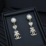 Chanel四叶草吊坠耳环 珍珠 水晶 四叶草还有经典Cc logo合体太气质高雅