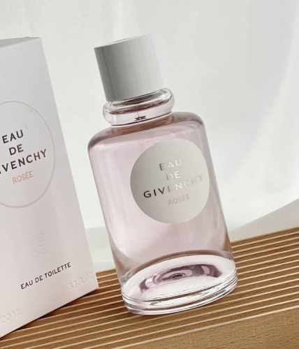 专柜品质 纪梵希愉悦Edt女士淡香水100Ml 纪梵希凝露 Givenchy Eau De Givenchy Rosee 香调：花香调 前调：橘子桂花 中调：茉