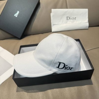 配盒子布袋 Dior 迪奥 原单棒球帽 网红同款字母刺绣,专柜1:1开模订制 原版帆布料+头层牛皮 轻盈透气 质量超赞 基础头围56 贴片可调节 黑白两色现货