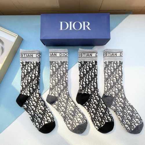 一盒五双 Dior 迪奥高版本 ～好看到爆炸袜子羊绒袜，超软糯潮人必不能少的dior专柜代购品质 中筒袜子 ，搭配起来超高逼格 时髦度爆表啊啊啊啊～～推荐推荐推