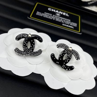 编号601 chanel 黑色渐变镶钻 树脂耳钉