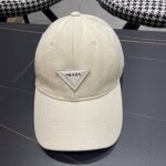 普拉达prada 春新款三角标牛仔棒球帽 设计感超强 让人耳目一新 头型非常好 可以修饰各种头型 实力百搭款