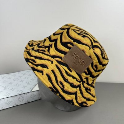 Fendi 芬迪 新款牛仔渔夫帽 真的很洋气 超火爆看到收的爆款 时尚百搭 一年四季戴 巨好搭衣服