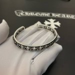 新款 专柜品质 Chrome Hearts克罗心 经典复古童军花开口手镯，凹凸造型不同的花纹设计风格 呈现出与众不同 十字架 童军花是克罗心的志 所以更经久不衰
