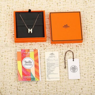 金色 香槟金色 银色 我们出品 大号，Zp3900 ，独家发售，代购版本 Herme*爱马仕珐琅弧形H项链，专柜在售3千现货2017版的把原来的钢铁丝项圈换成了