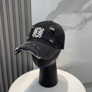 loewe罗意威新款破洞洗水牛仔棒球帽 经典罗意威刺绣标志 男女同款 百搭透气 四季可佩戴