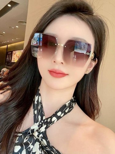 Dior-迪奥 2025开春新款 潮流爆款 时尚方框太阳镜 高品质 佩戴舒适 网红潮款墨镜 型号：D3235