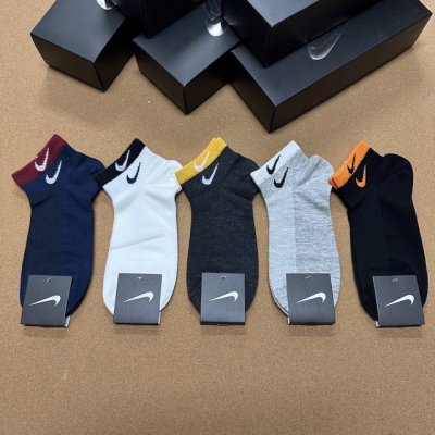 特 Nike 耐克永远的经典永远的精梳棉材质 透气吸汗柔软舒适 上脚非常Nice商务风潮 送领导送长辈首选 一盒五双