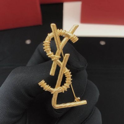 编号Yxz0014 一款不挑人佩戴胸针 Ysl麻花 男士西装外套 也能佩戴图一种独特魅力真系好爱