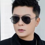 gucci 2025新款男女情侣款太阳镜多边形墨镜I价电镀永不褪色 超轻超有弹性整幅眼镜无螺丝重要的是压不坏 高清尼龙镜片、精湛的工艺 原版材料 休闲大气不挑人