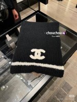 Chanel 香奈儿难得一见的针织单品，温柔配色，超级迷恋气质低调恬静又不失优雅 重点推荐一秒心动啊！！！高级，奢华！永恒！不是那种过眼云烟的款式！！！最大化提