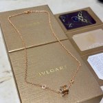 宝格丽项链V金材质 Bvlgari宝格丽 Divas Dream 系列 品相完美 细节无敌 那种独特的色泽完全无可挑剔 再缀以经典指环外形设计 简约之余却又优雅