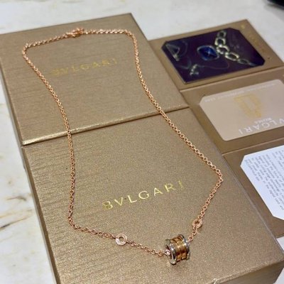 宝格丽项链V金材质 Bvlgari宝格丽 Divas Dream 系列 品相完美 细节无敌 那种独特的色泽完全无可挑剔 再缀以经典指环外形设计 简约之余却又优雅