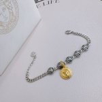 高品质范思哲项链美杜莎头像原单货专柜新款开模复古潮流时尚必备 男女均可佩戴 情侣款同款 摇滚朋克泰银风格 复古元素 潮流百搭 官网同款手链最新款链条档次更高明星