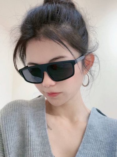 偏光系列太阳镜 原版出货 巴宝莉网红超爆款经典奢华全球风[亲亲] 时尚方框太阳镜 气质非凡 经典大框款式太阳眼镜[篮球] 顶级品质 奢华Logo 型号：B124