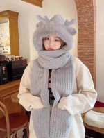 香奈儿三件套装：帽子围巾手套 经典鹿角套装帽子！暖暖哒超级舒服～冬日小姐姐减龄神器哦～