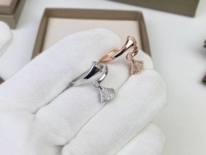 Bvlgari 宝格丽满钻裙子戒指Diva 裙子系列 扇形 微镶戒指 高端定制亚金电镀18K玫瑰金 白金工艺 镶嵌进口锆石气质美女必备单品 超美高档的配色 专柜