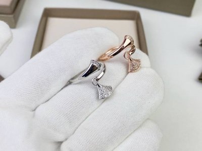 Bvlgari 宝格丽满钻裙子戒指Diva 裙子系列 扇形 微镶戒指 高端定制亚金电镀18K玫瑰金 白金工艺 镶嵌进口锆石气质美女必备单品 超美高档的配色 专柜