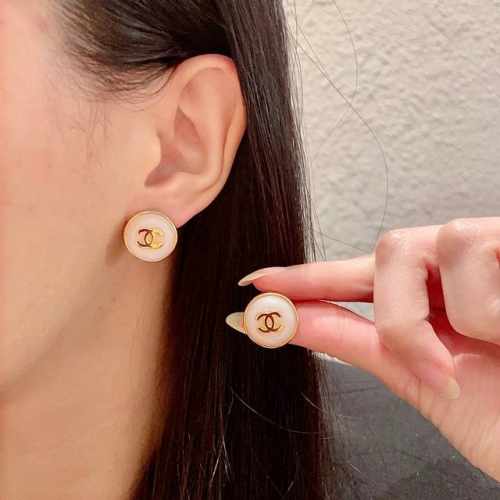Chanel香奈儿 中古 耳钉小香家的款式真心无需多介绍每一款都超好看，精致大方，非常显气质