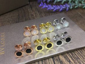 耳钉 飞碟耳堵p30Bvlgari宝格丽经典黑玛瑙 白贝母耳钉 玫瑰金 黄金 白金三色原版一致9Mm直径 男女均可佩戴 亚金材质+925银针防过敏 镶嵌黑玛瑙