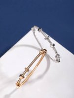 卡家螺帽手鐲戒指Ecrou De Cartier系列 手镯尺寸16、17、18号 巧妙运用工业元素，挑战设计陈规。 卡地亚将活动螺帽固定于棱纹圆环之上，打破传统
