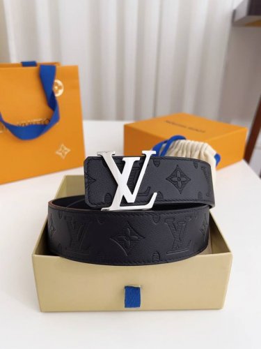lv 宽度4.0 代购货品 双面头层小牛皮材质 真材实料 支持质检 精细的做工 用心制作 扣头 精抛正品级别 烤漆扣避免磕碰 代购版本 顶级170