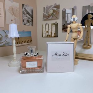 高端品质 迪奥甜心小姐浓香100Ml Dior Miss Dior Eau De Parfum,2017 品牌：迪奥 调香师：Francois Demachy