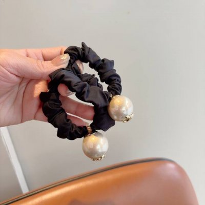 配包装 celine 赛琳 凯旋门网红爆款珍珠发圈 精致肠圈皮筋 佩戴舒适无压力 造型搭配必备 非常时尚百搭