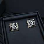 Chanel漫画四方耳钉耳钉 这一季主打宫廷风 优雅又时尚 黑金撞色绝绝子