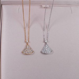 纯银精工版厚金电镀 可以订制真金版本的 咨询客服 宝格丽Diva小扇子满钻项链 张元英同款 Z是真金材质 我们采用925纯银 超厚真金电镀 特别是看一下钢印 可