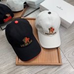 ￥ P80。蒙口。 超A品质 最新款！时尚潮流，高端做工！每一个帽子都是用心之作！牛津材质！头层牛皮！配盒子、防尘袋、非一般的品质，细节也很重要。真皮帽钉，真皮