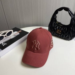 韩国正品Mlb棒球帽Ny最新最火的帽子就在这最新款棒球帽刺绣男女情侣款鸭舌帽最新款 ，正品，正品，绝对的正品牛货！经典La小字母 爆炸款全线出货 非常百搭。正品