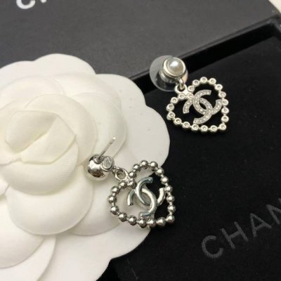chanel新款爱心耳钉 耳环 非常小巧日常又精致绝不能错过的必备单品