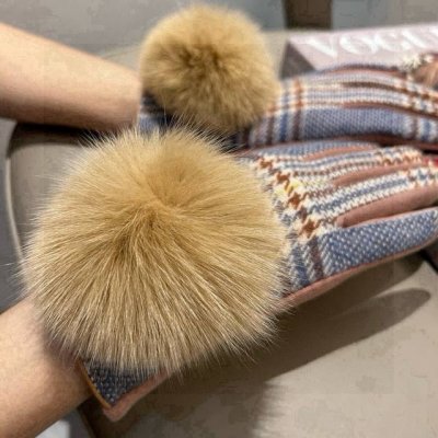 巴宝莉Burberry 专柜新品羊毛手套，时尚手套，秋冬保暖加绒内里，经典格子，上手超舒适柔软、百搭！均码
