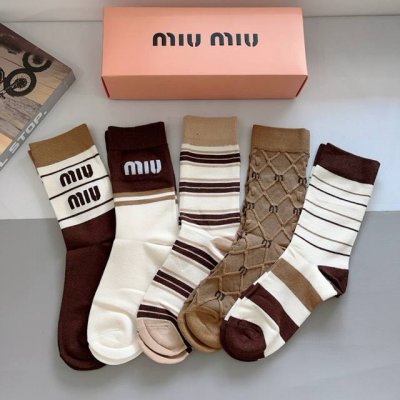 配包装 一盒5双 miumiu 缪缪 高品质新款网红长筒袜子Ins明星网红推荐火爆至极竹棉材质 轻薄柔软透气 四季通用 欧美大牌街头必备