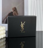 专柜品质 Ysl经典Q版香水三件套 能把Ysl热门经典香都Get的，必须是这个套盒！而且Q版规格高级礼盒包装很适合送人哟～可不要小瞧这个Q版规格，它的香味和外观
