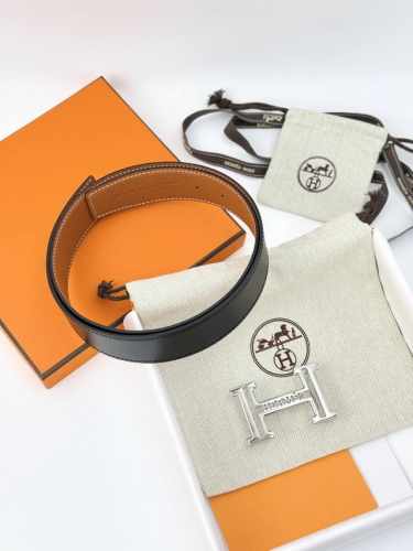 h 5382 Belt-Epsom-38Mm 爱马仕 HermèS 男款腰带以其精湛的工艺、高品质的材料和经典的设计而备受推崇，是男士时尚配饰中的顶级选择。最具